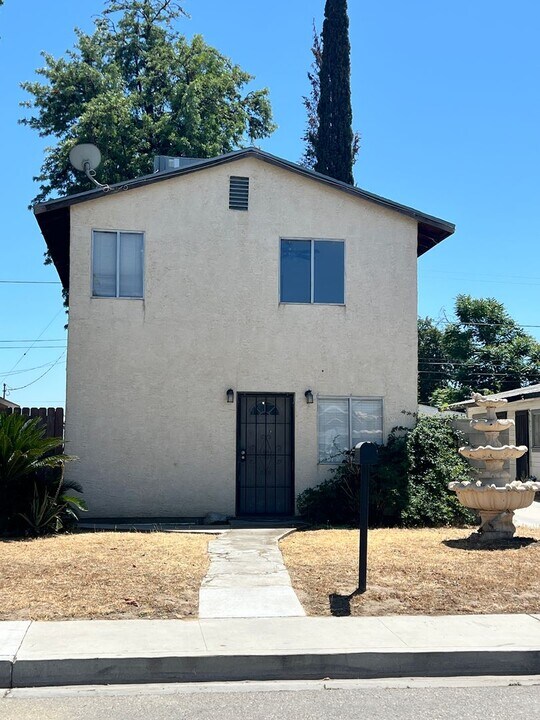 1029 13th St in Wasco, CA - Building Photo