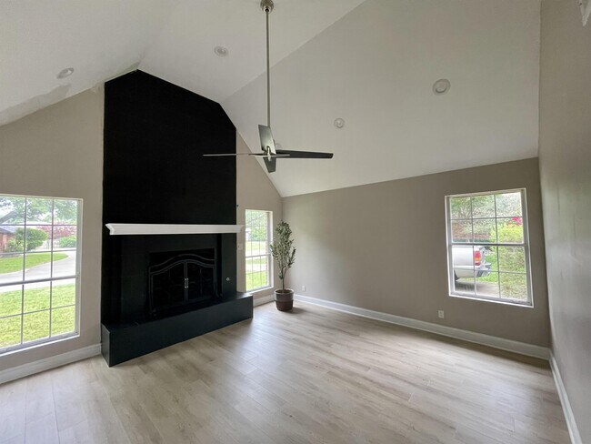 1433 Pickwick Ln in Denton, TX - Building Photo - Building Photo