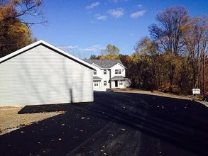 369 W Sand Lake Rd in Wynantskill, NY - Building Photo - Building Photo
