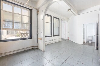725-729 S Spring St in Los Angeles, CA - Building Photo - Interior Photo