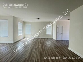 205 Wrenwood Dr in Clayton, NC - Building Photo - Building Photo
