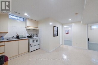 3 Myrna Ln in Toronto, ON - Building Photo - Building Photo