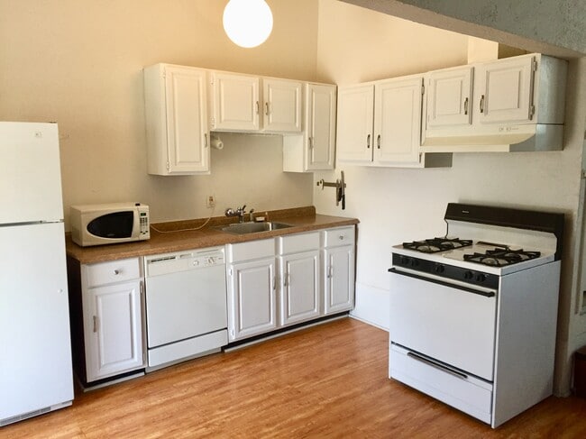 3819 Beethoven St, Unit 0
