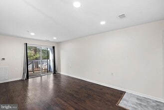 673 Constellation Square SE in Leesburg, VA - Building Photo - Building Photo