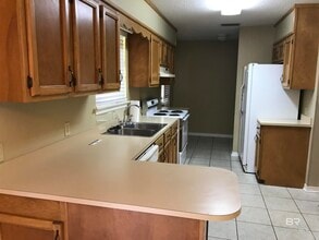 102 Myrna Cir in Daphne, AL - Building Photo - Building Photo