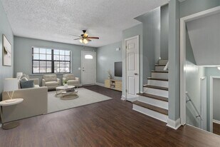 618 E Johnston St in Olathe, KS - Building Photo