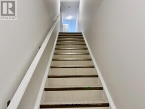 44 Thatcher Dr in Guelph, ON - Building Photo - Building Photo