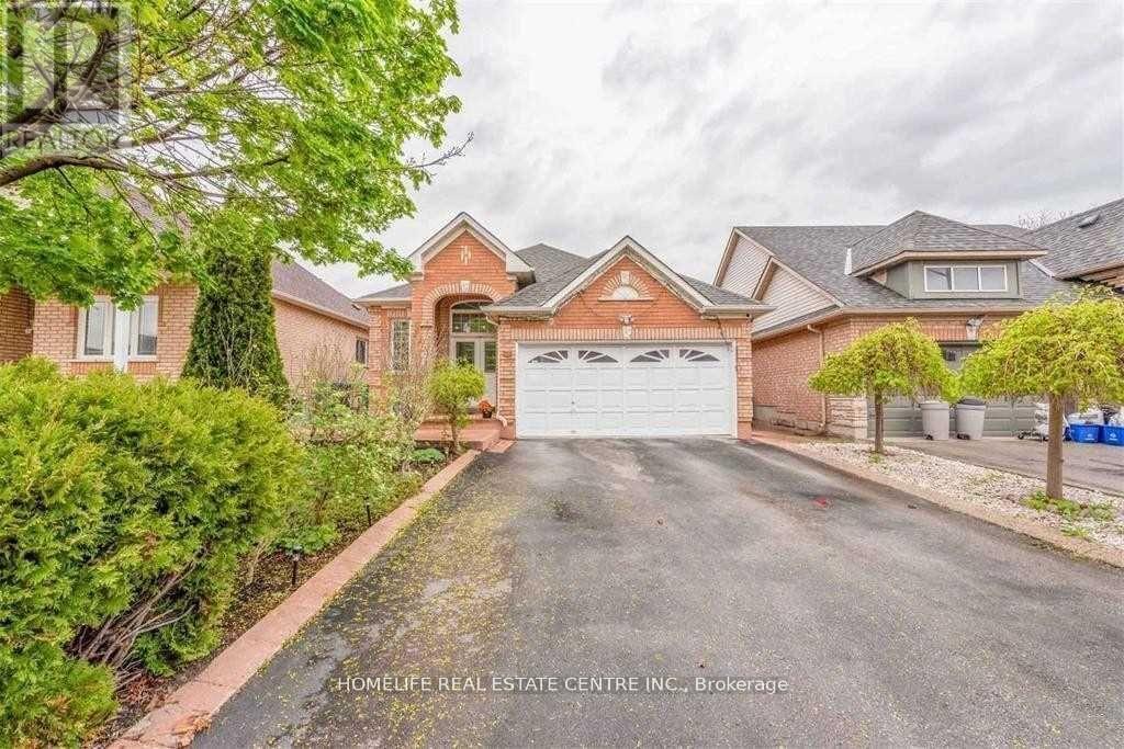 3 Orchid Dr in Brampton, ON - Building Photo