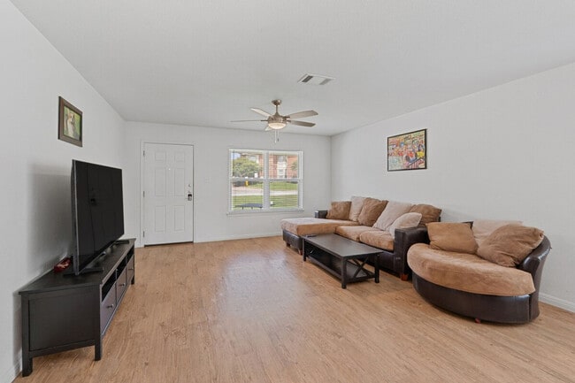 404 Sloan St