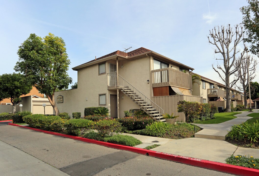Stuart in Garden Grove, CA - Foto de edificio