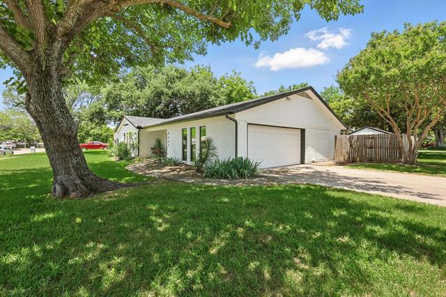 8609 Main St in North Richland Hills, TX - Building Photo - Building Photo