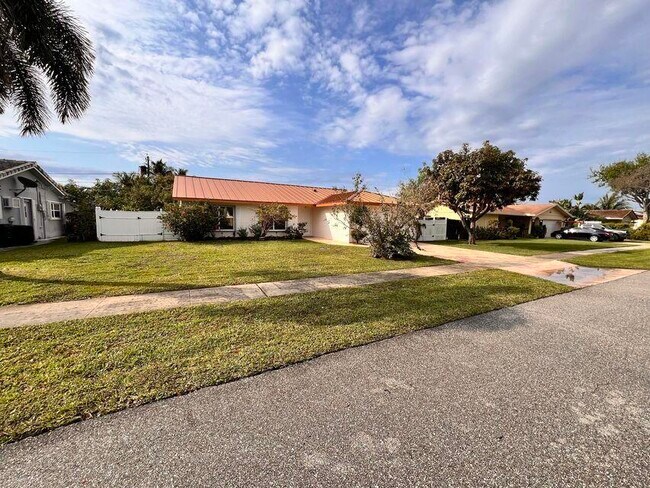 1580 NW 11th St in Boca Raton, FL - Building Photo - Building Photo