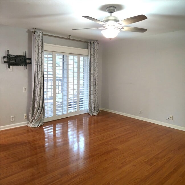 property at 1514 Prairie Grove Dr