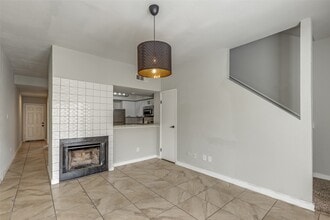 8725 Victorian Village Dr in Houston, TX - Building Photo - Building Photo