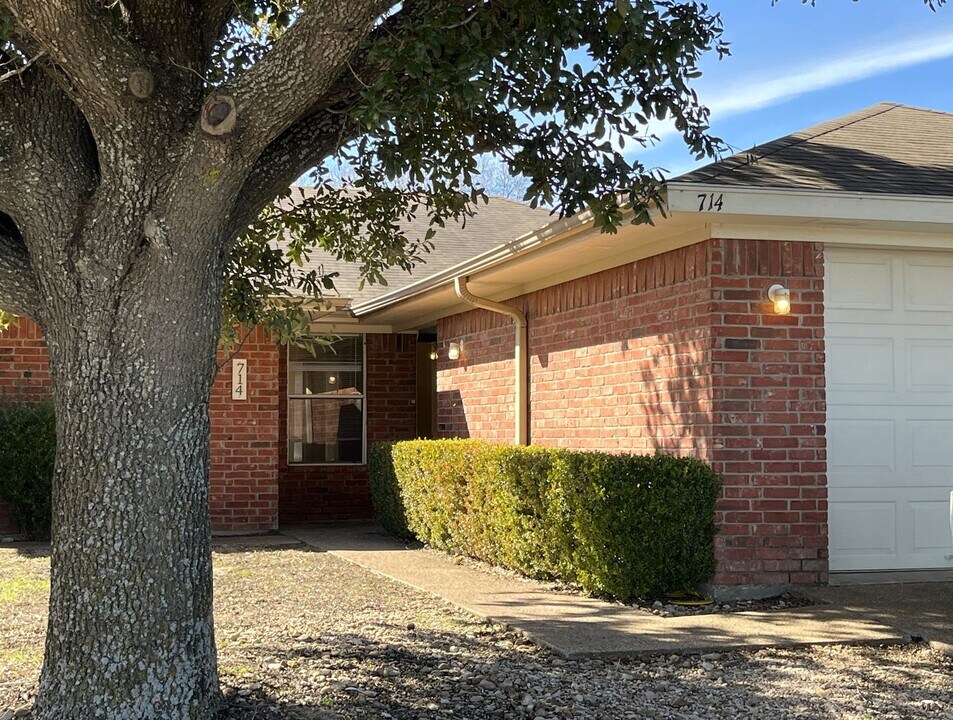 714 Old Lorena Rd in Lorena, TX - Building Photo