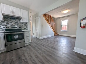 2-bedroom unit in quiet house, close to Ki in Kitchener, ON - Building Photo - Building Photo