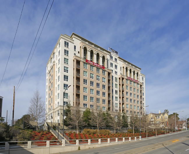 Skyline at Tamien Station Apartments