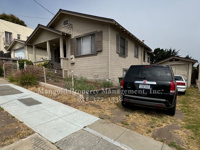 360 Drake Ave in Monterey, CA - Building Photo - Building Photo