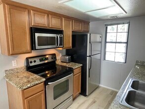 15078 Avenida Venusto in San Diego, CA - Building Photo - Building Photo