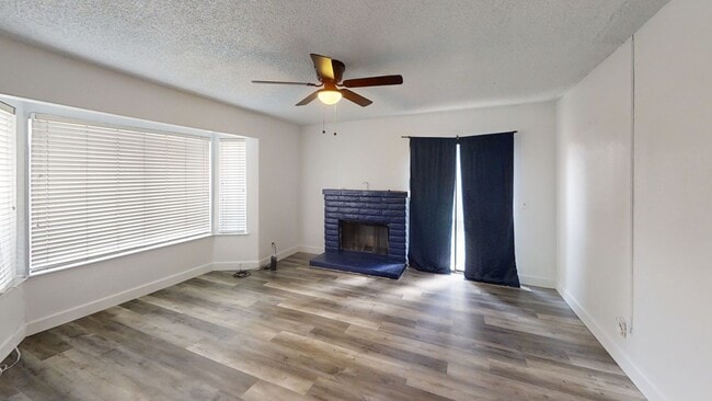 4676 E Alamos Ave in Fresno, CA - Building Photo - Building Photo