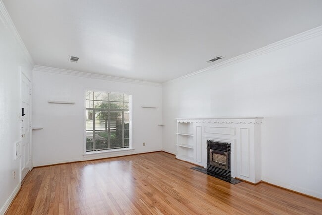 6032 Marquita Ave in Dallas, TX - Foto de edificio - Building Photo