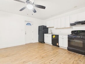 2427 Penn St in Harrisburg, PA - Building Photo - Building Photo