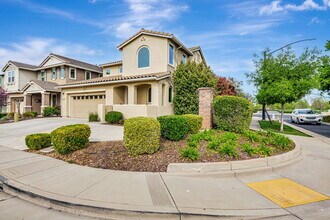 9773 Philta Way in Elk Grove, CA - Foto de edificio - Building Photo