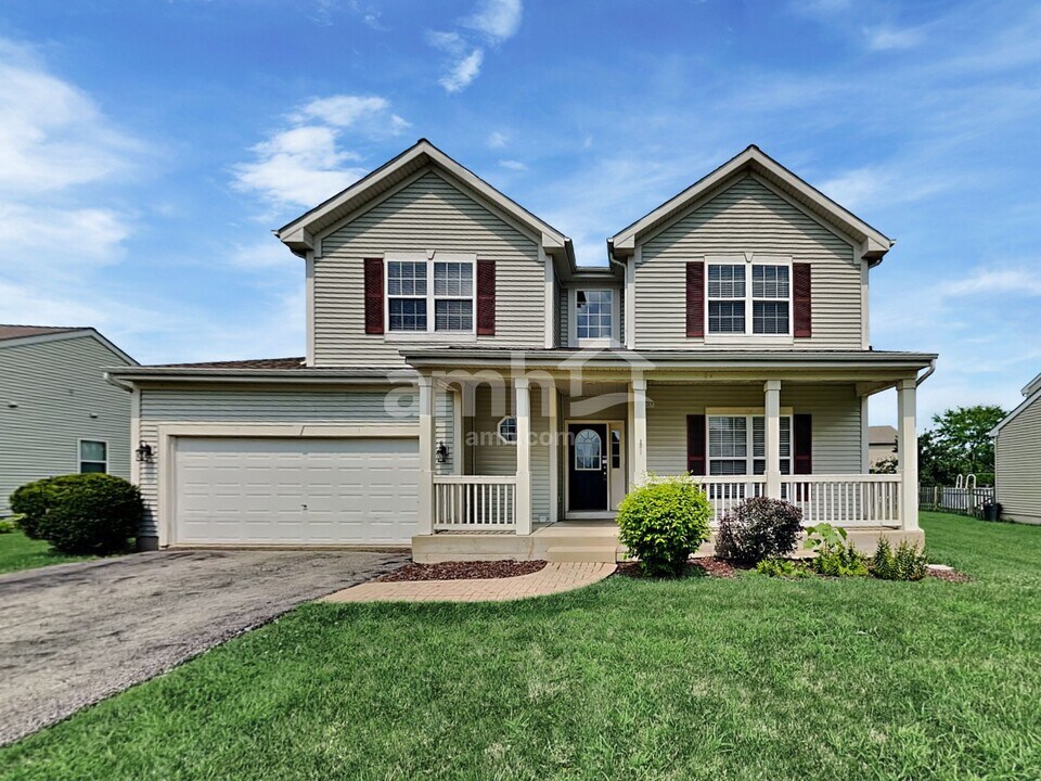 214 Winding Trail in Genoa, IL - Building Photo