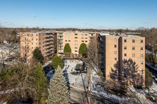 Holly House Condominium in Media, PA - Building Photo - Building Photo