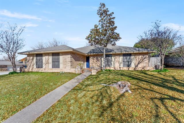 6801 Ridgetop Rd in North Richland Hills, TX - Building Photo