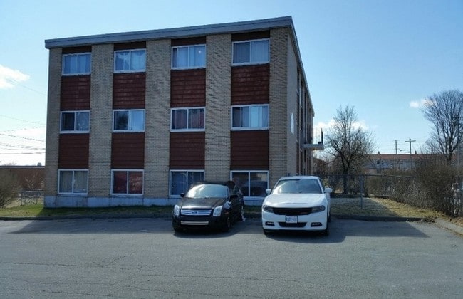 10 Kennedy Dr
