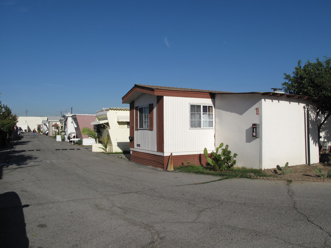 9160 Sonrisa St in Bellflower, CA - Foto de edificio - Building Photo