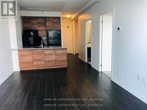 70-470 Forest Manor Rd in Toronto, ON - Building Photo - Building Photo