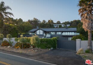 4782 Encinal Canyon Rd in Malibu, CA - Building Photo - Building Photo