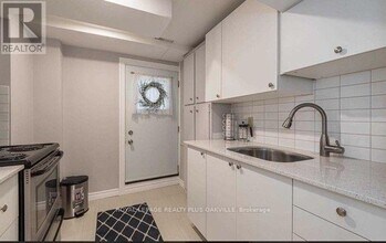 3576 Ash Row Crescent in Mississauga, ON - Building Photo - Building Photo