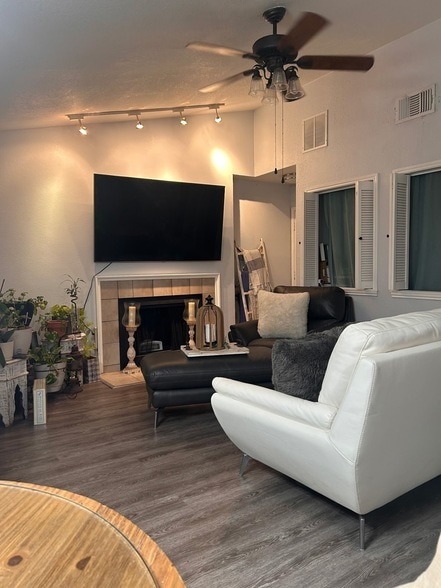 property at 1212 Horizon Trail