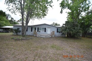 7515 Symmes Rd in Gibsonton, FL - Building Photo