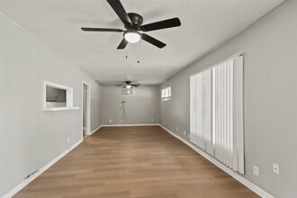 7306 Parker Rd in Houston, TX - Building Photo - Building Photo