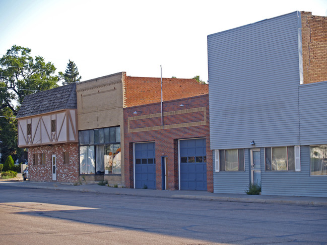 125 Main St in La Salle, CO - Foto de edificio - Building Photo