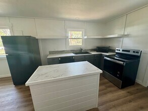 496 Ave A in Eastpoint, FL - Building Photo - Building Photo