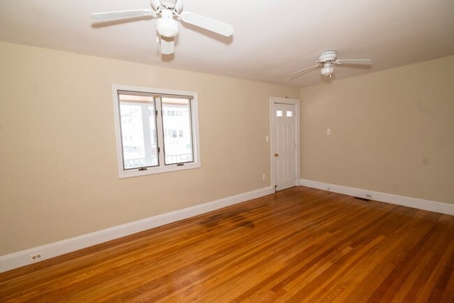 15 Wheelwright Rd, Unit 1 in Medford, MA - Foto de edificio - Building Photo