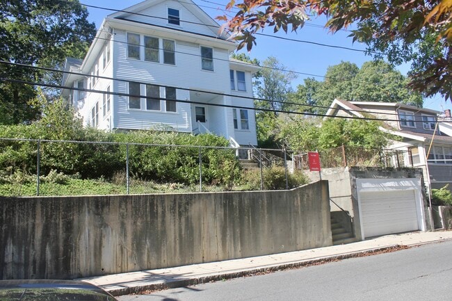 154 Mount Vernon St, Unit 2