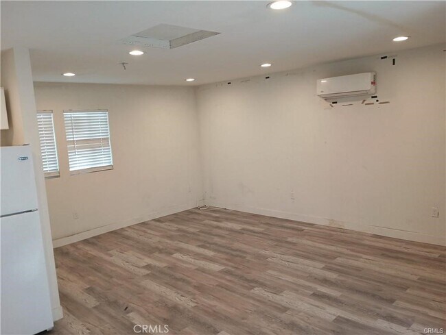 22441 Saticoy St in Los Angeles, CA - Building Photo - Building Photo
