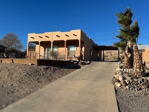 1691 Sierra Vista Dr in Bullhead City, AZ - Building Photo - Building Photo