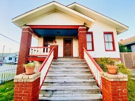 2528 Ave Q 1/2 in Galveston, TX - Building Photo