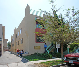 Avon Towers in Los Angeles, CA - Building Photo - Building Photo