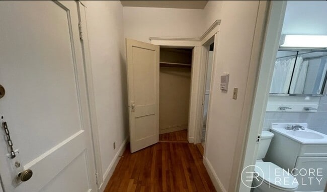 143 Park Dr, Unit 37 in Boston, MA - Foto de edificio - Building Photo