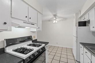 2800 Westhill Dr in Austin, TX - Building Photo - Building Photo