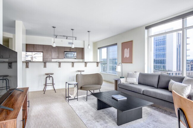 10349 NE 10th St, Unit SI FL14-ID886 in Bellevue, WA - Foto de edificio - Building Photo