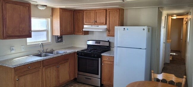 property at 1323 E Elgin St